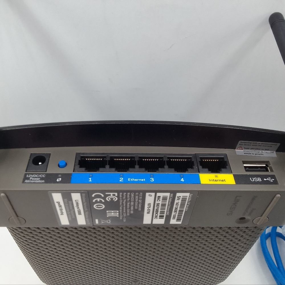 Linksys Black Wireless Router With USB Port - Picture 2 of 5
